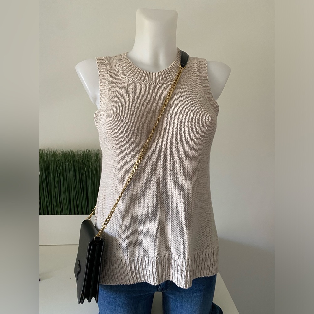 H&M. Beige knit sleeveless sweater. Size small